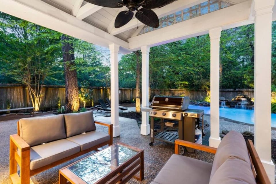 Unique Mid century modern in The Woodlands House in The Woodlands
