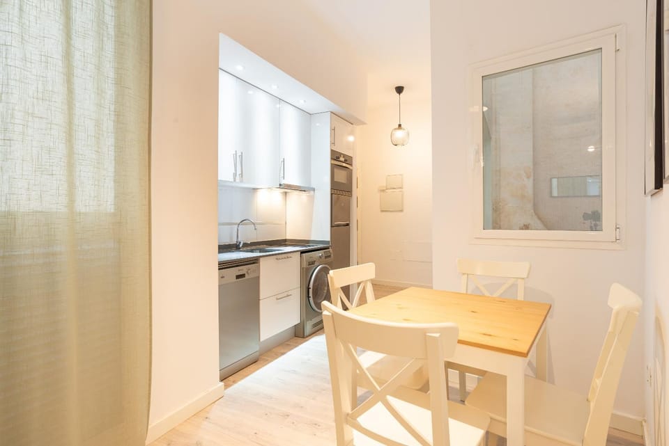 Kitchen or kitchenette, Dining area, pet friendly, stove