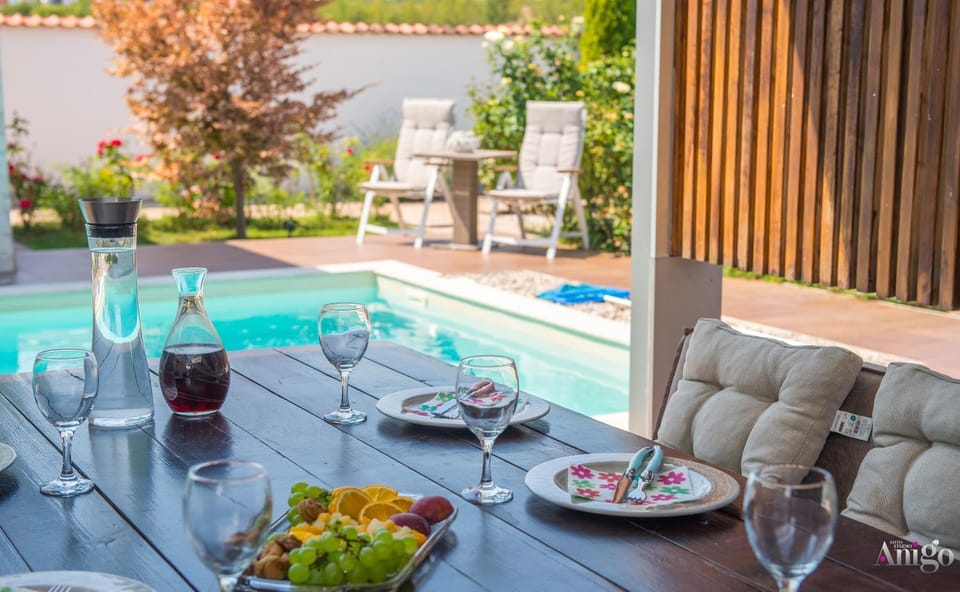 Patio, Dining area, Pool view, Swimming pool, sunbed