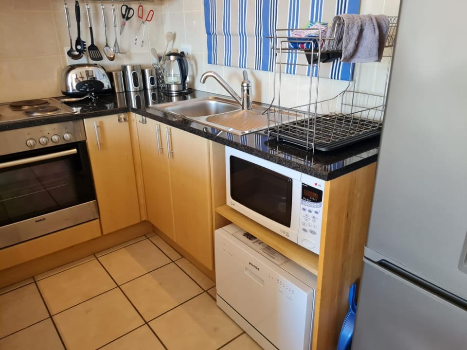 Kitchen or kitchenette, Communal kitchen