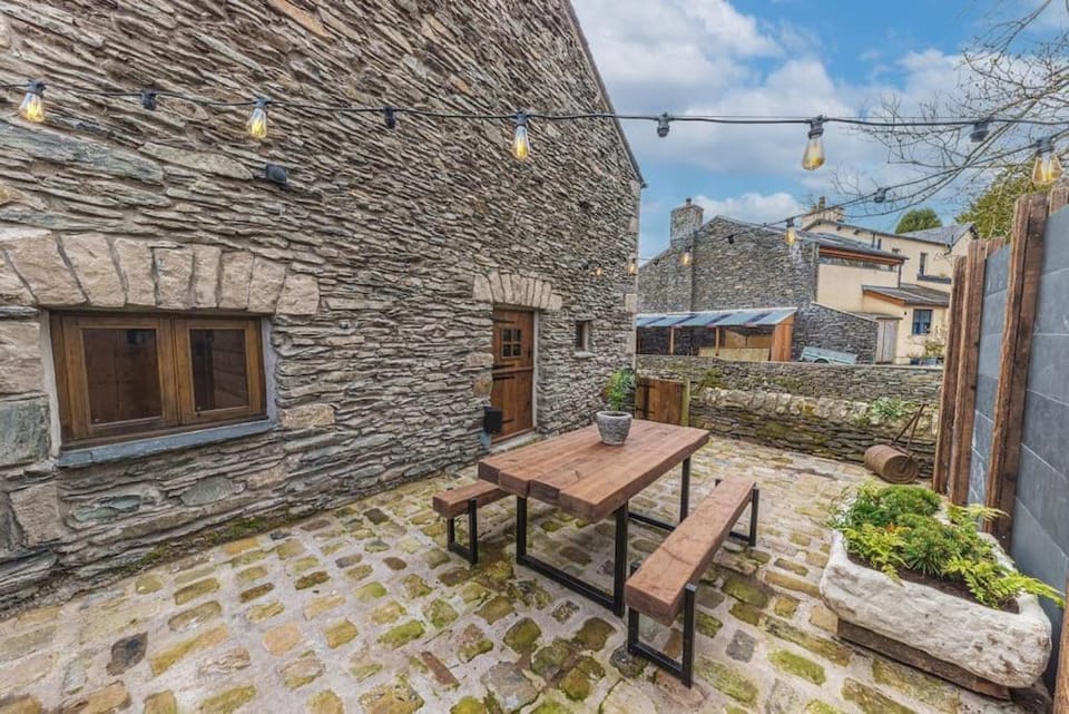 Quirky Retreats - The Old Stable Villa in England