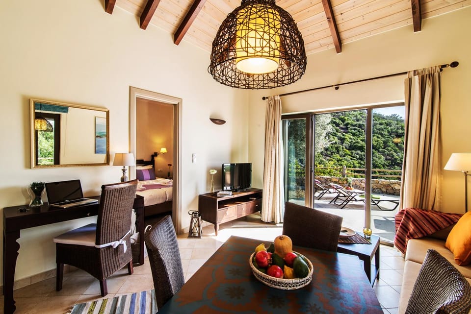 Day, Dining area
