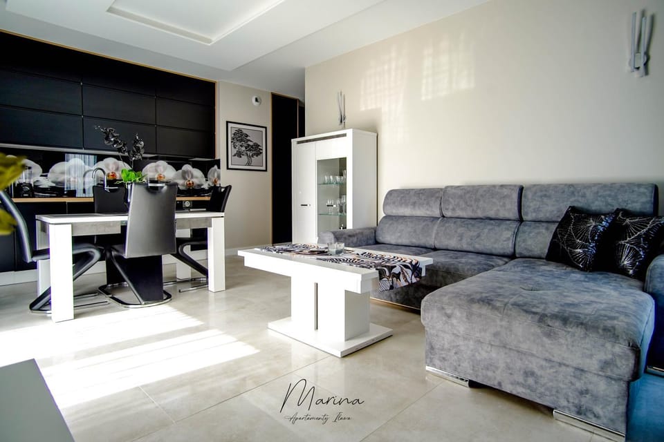 Communal lounge/ TV room, TV and multimedia, Balcony/Terrace, Balcony/Terrace, Kitchen or kitchenette, Living room, Seating area, Dining area, Communal kitchen, Breakfast, dishwasher, stove, stove, kitchen, kitchen