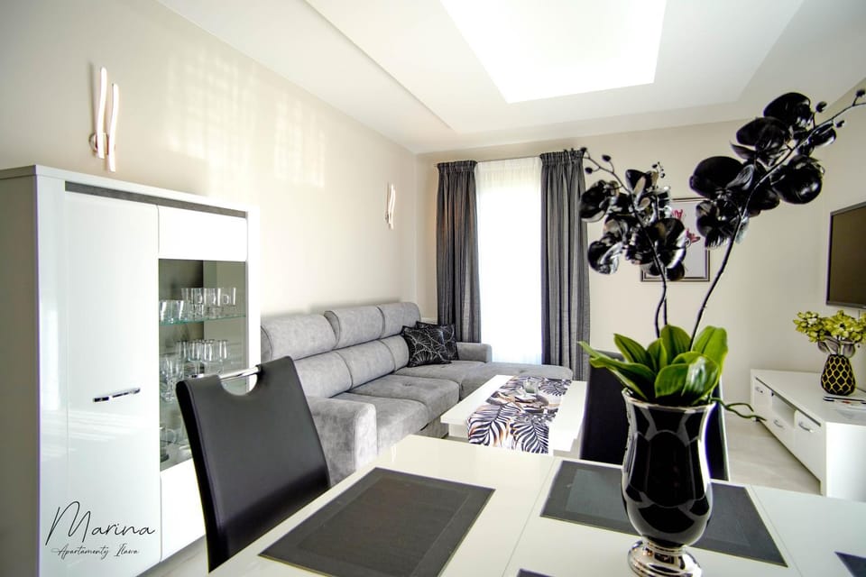 Communal lounge/ TV room, TV and multimedia, Balcony/Terrace, Kitchen or kitchenette, Living room, Seating area, Dining area, Communal kitchen, Breakfast, dishwasher, microwave, stove, kitchen, kitchen