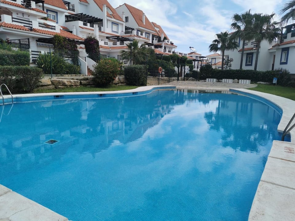 Swimming pool, Swimming pool