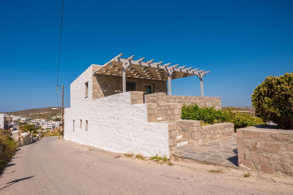 Stone house Tripiti House in Milos
