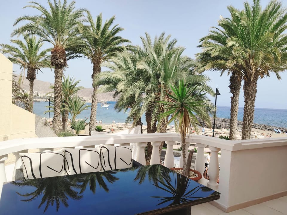 View (from property/room), Balcony/Terrace, Seating area, Sea view