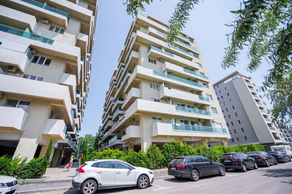 Property building, Day, Location, Parking