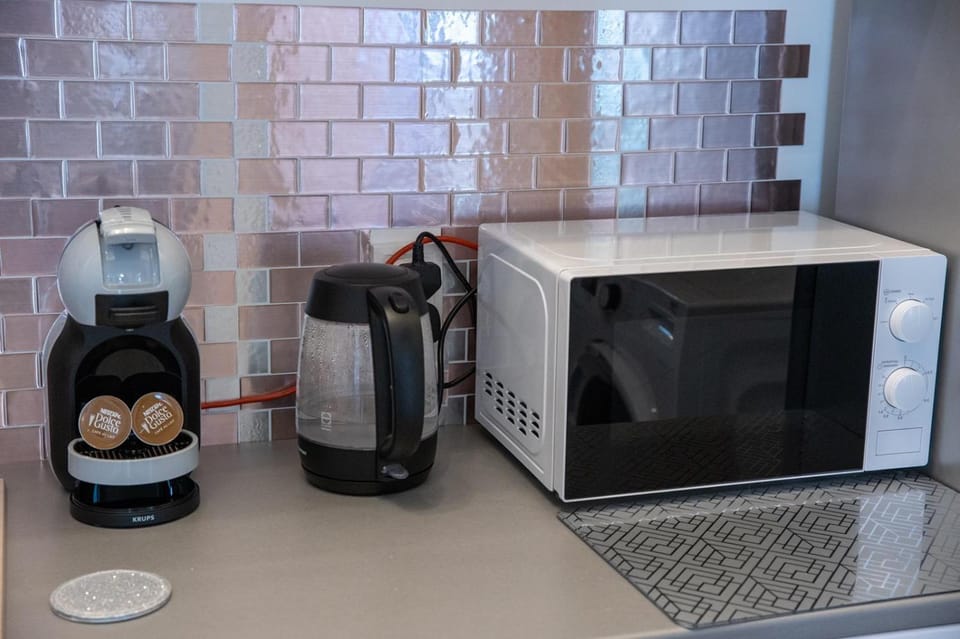 Coffee/tea facilities, Kitchen or kitchenette, microwave