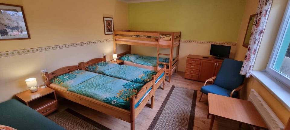 Photo of the whole room, bunk bed
