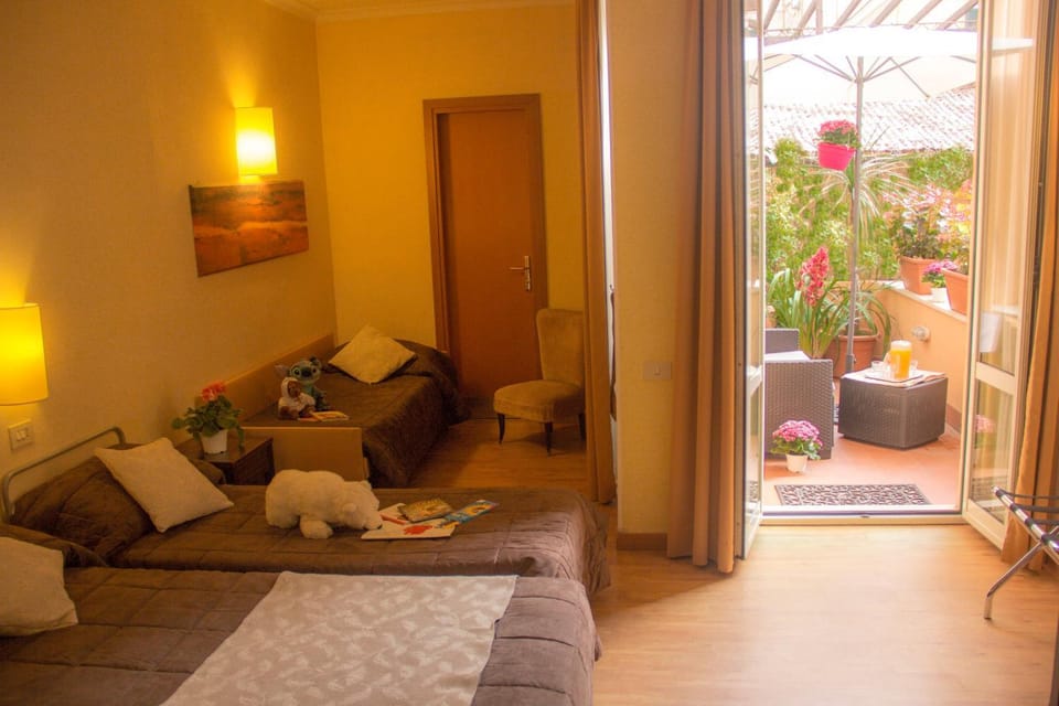 Balcony/Terrace, Photo of the whole room, Decorative detail