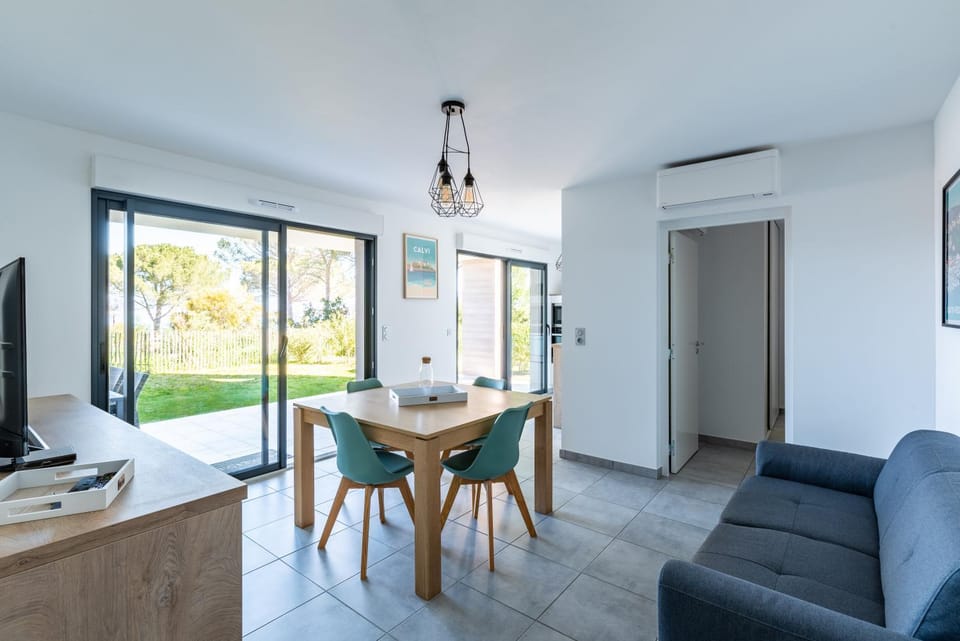 Living room, Dining area