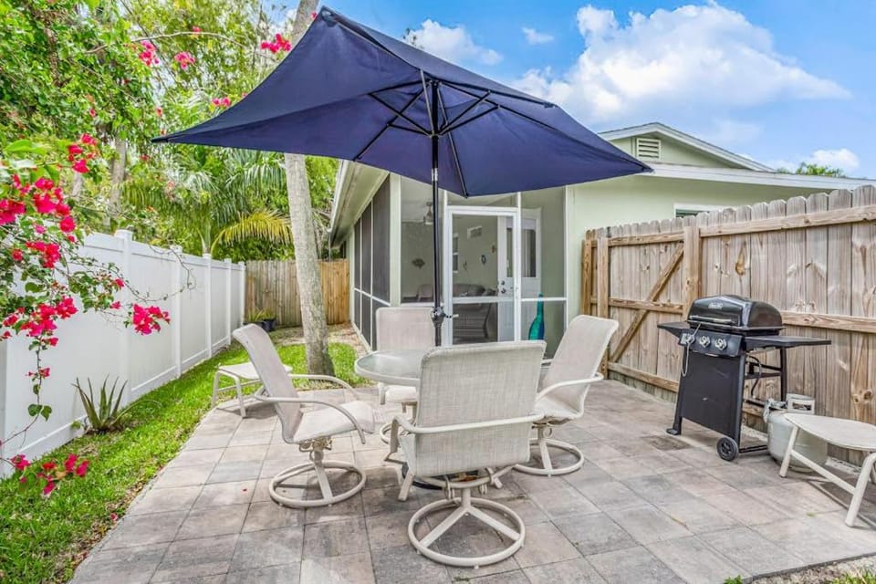 Smugglers Cove Retreat House in East Naples