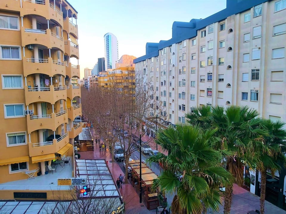 Property building, Nearby landmark, Off site, Neighbourhood, City view, Street view