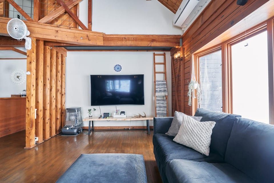 TV and multimedia, Living room, Evening entertainment