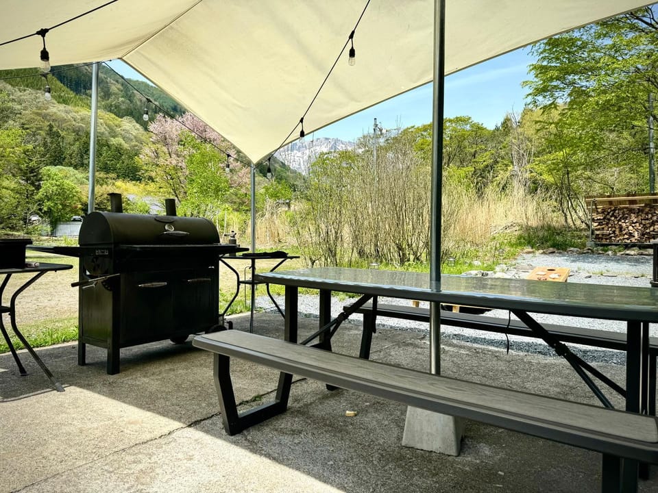 Patio, Natural landscape, BBQ facilities, Dining area, Mountain view