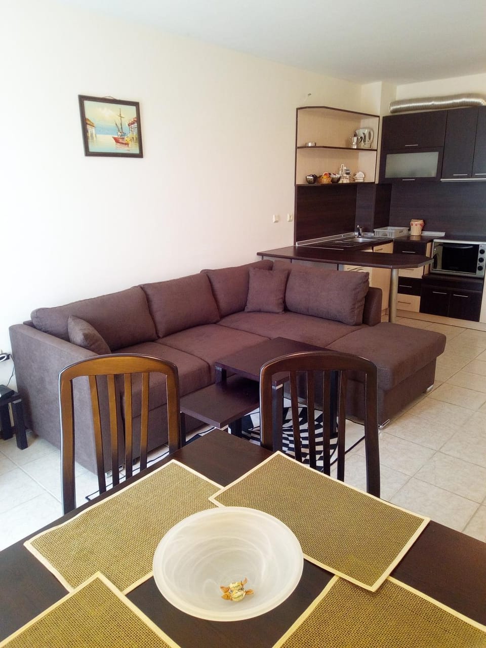 Kitchen or kitchenette, Living room, Seating area, Dining area