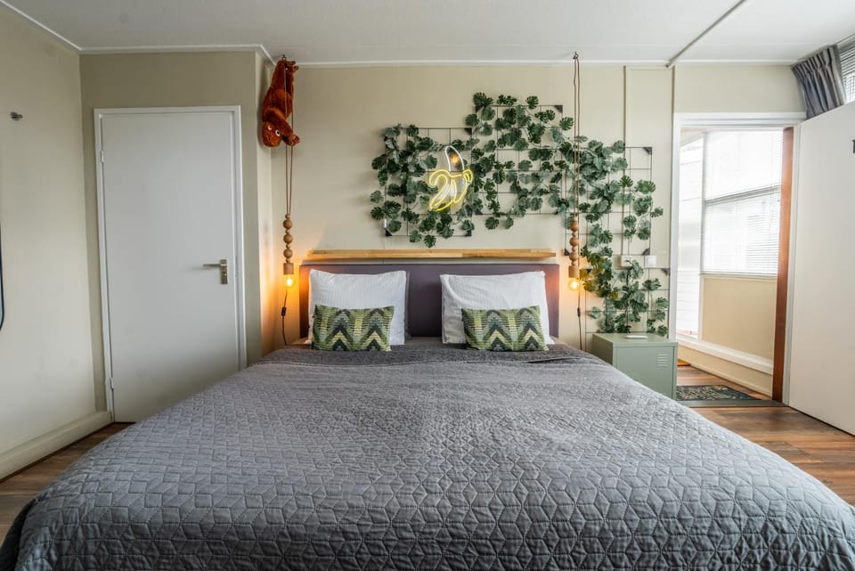 The Jungle - duo studio with kingsize terrace Apartment in Groningen