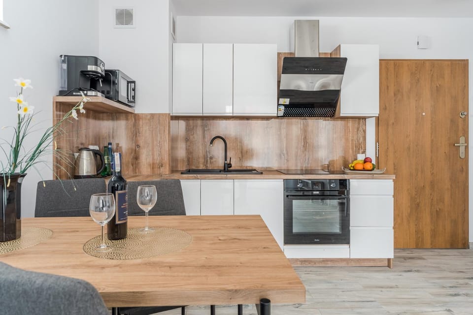 Coffee/tea facilities, Kitchen or kitchenette, dishwasher, stove, toaster