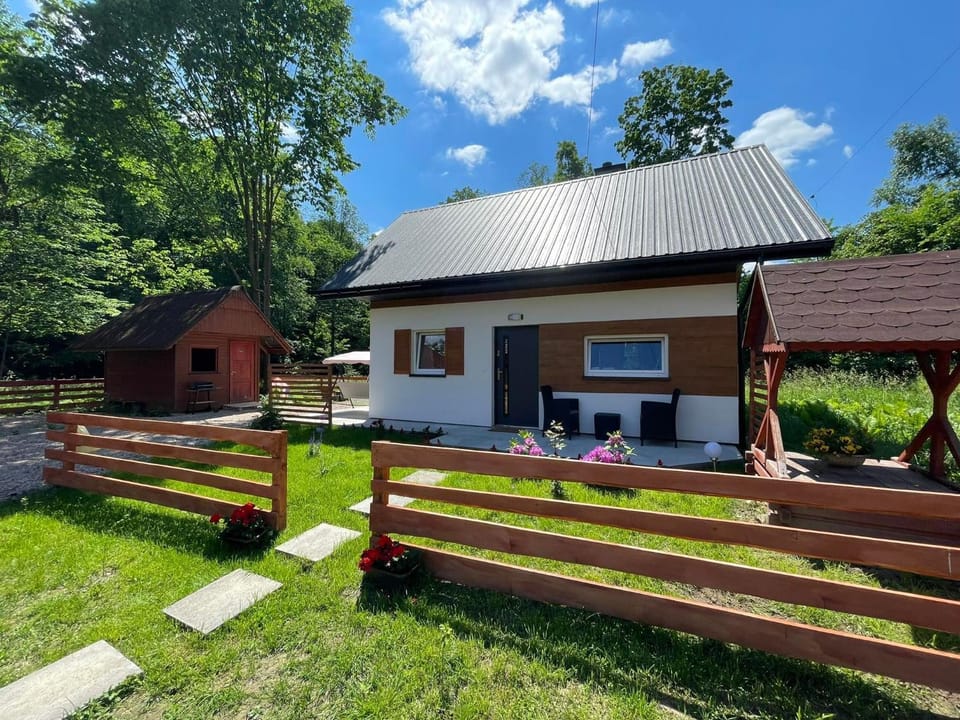 Property building, Natural landscape, Summer, Garden, Garden view