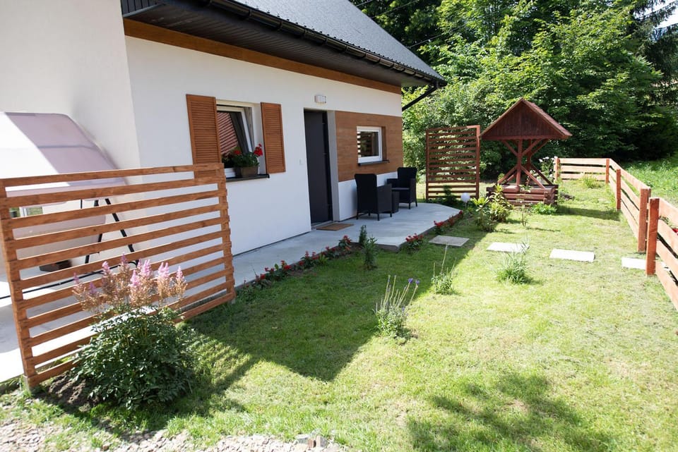 Property building, Spring, Day, Garden, Garden view