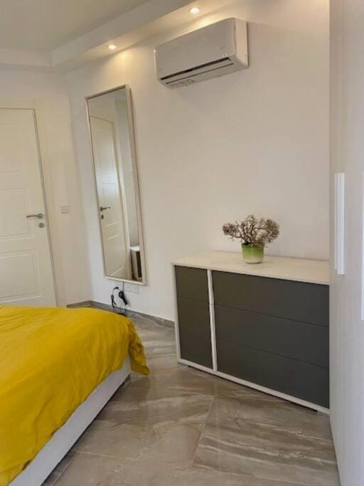 Sliema, Stylish 1 Bedroom Apartment with Parking. Apartment in Sliema