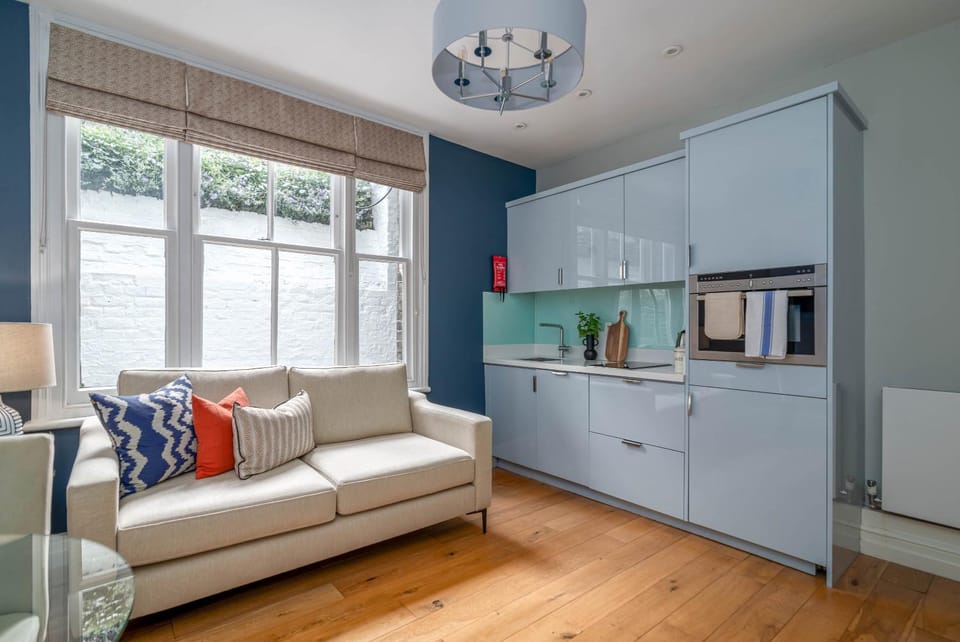 Kitchen or kitchenette, Living room