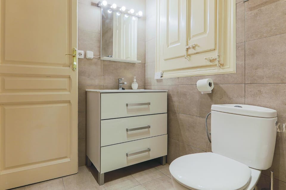 Be Barcelona Eixample Universidad Apartment in Barcelona