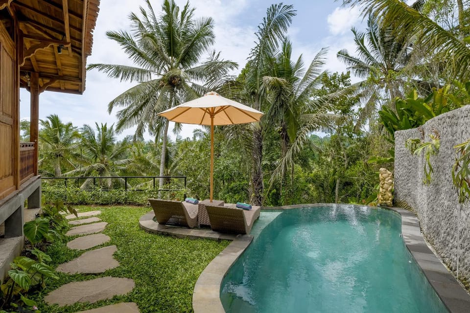 Swimming pool, sunbed