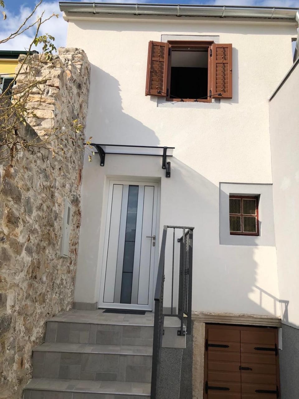 Property building, Facade/entrance