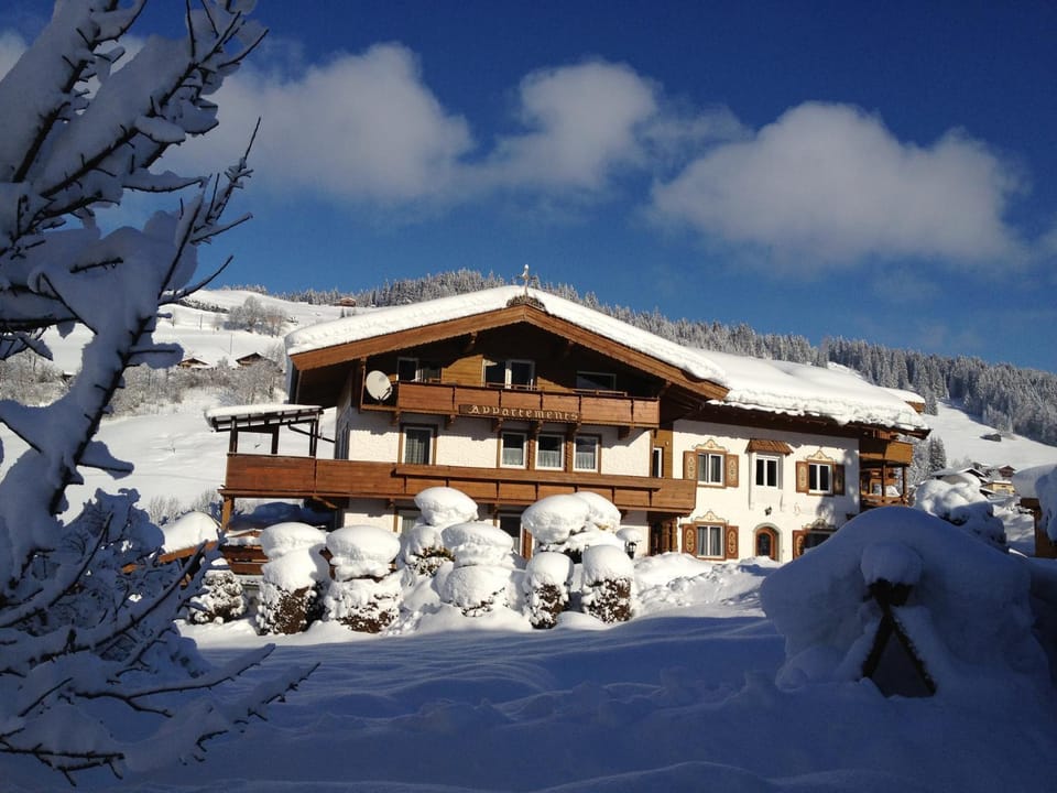 Property building, Facade/entrance, Winter