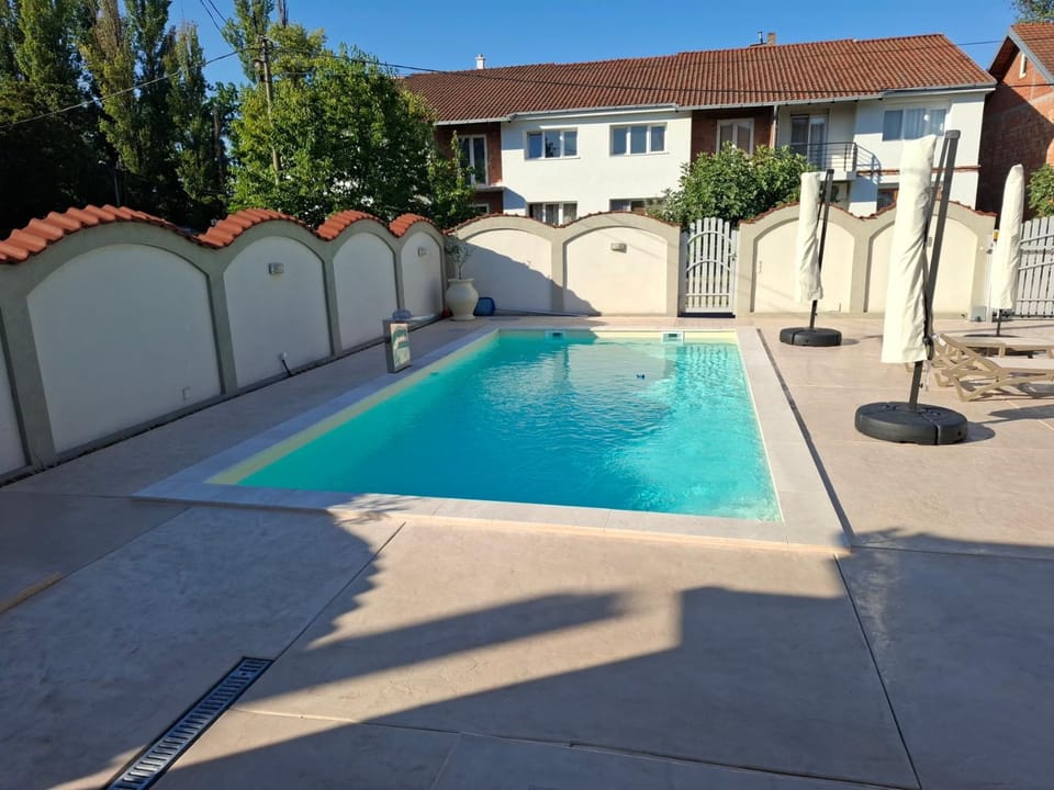 Serbian home with swimming pool - free parking Apartment in Belgrade