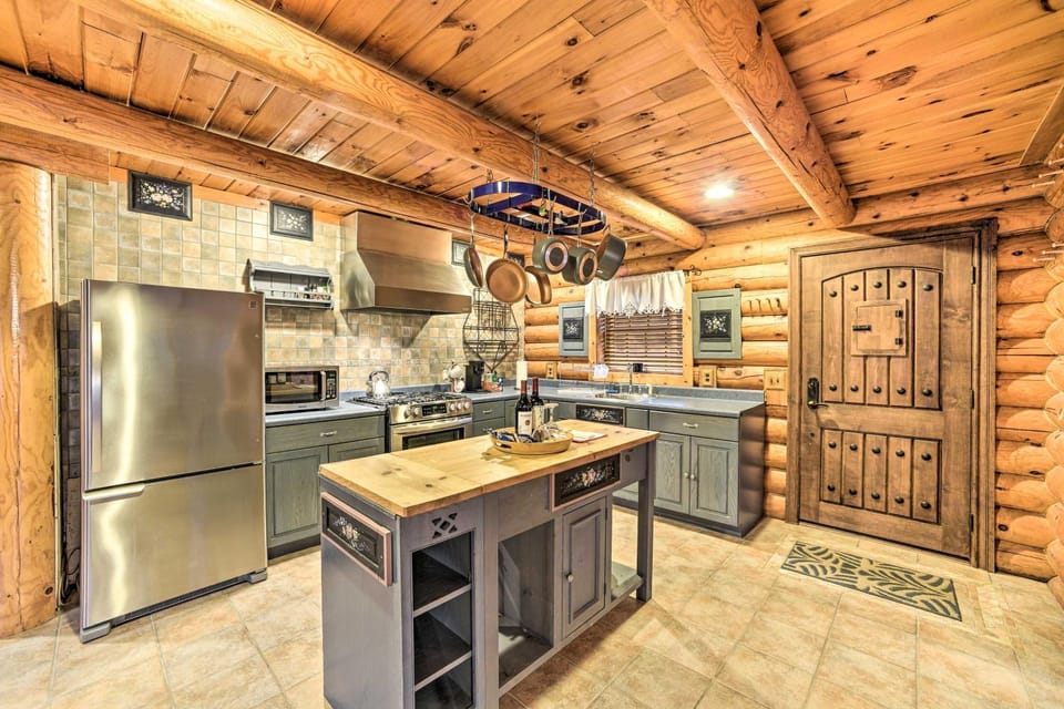 Spacious Cabin w/ Decks Near Saratoga Springs Cabin in Saratoga