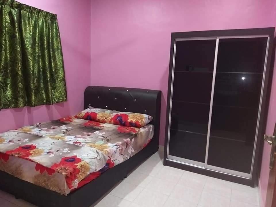 Home stay taman puteri House in Johor