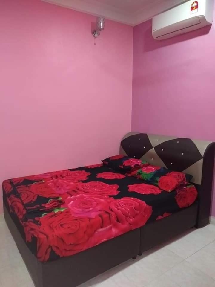 Home stay taman puteri House in Johor