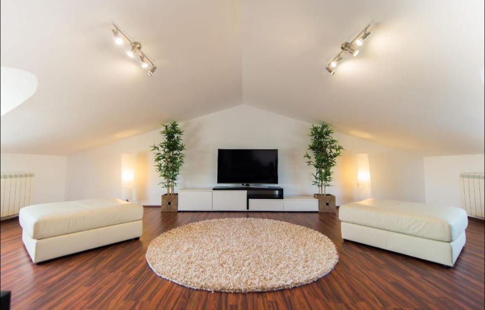 Communal lounge/ TV room, Seating area, Evening entertainment