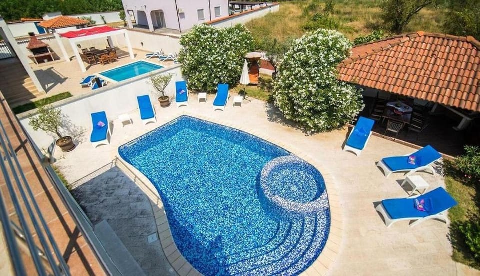 Patio, Pool view, Swimming pool, sunbed