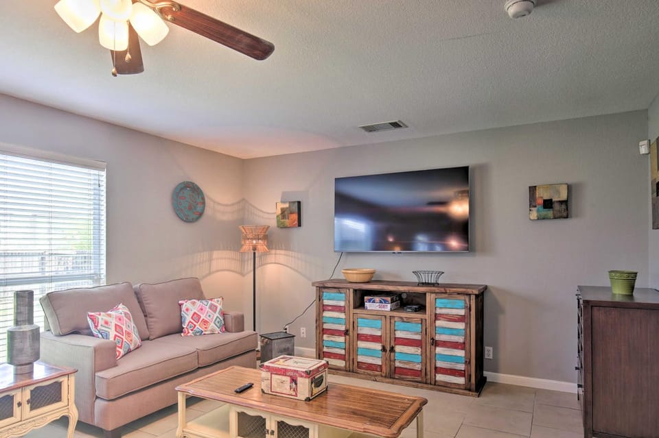 San Antonio Home with Hot Tub - 1 Mi to SeaWorld House in San Antonio