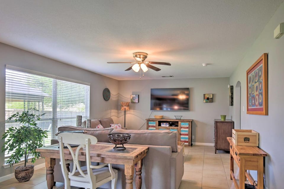 San Antonio Home with Hot Tub - 1 Mi to SeaWorld House in San Antonio
