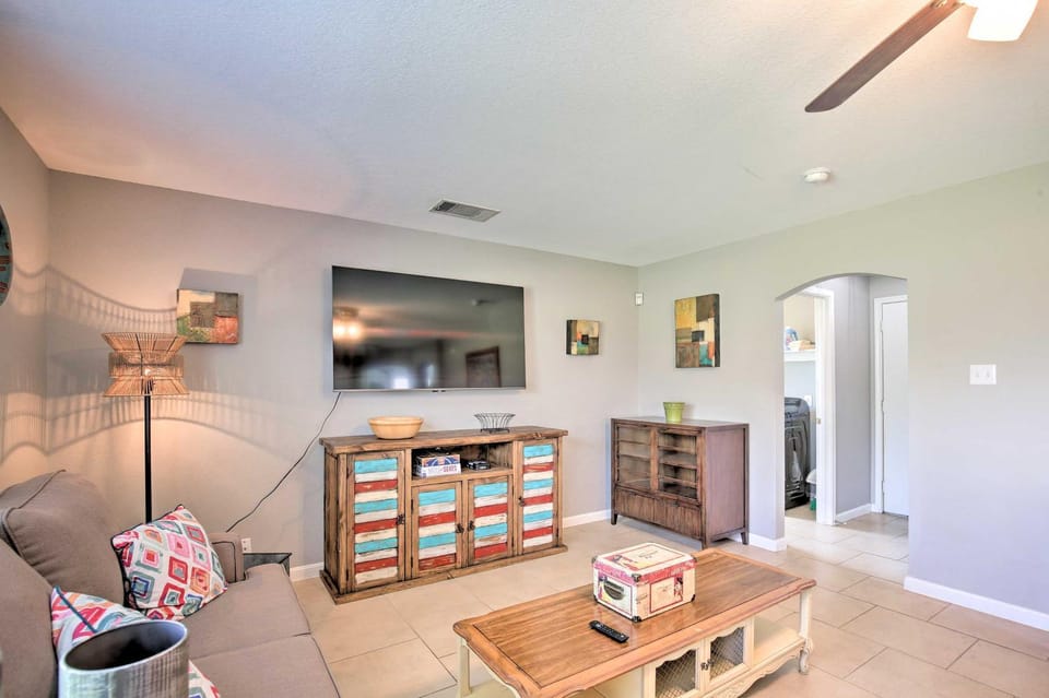 San Antonio Home with Hot Tub - 1 Mi to SeaWorld House in San Antonio