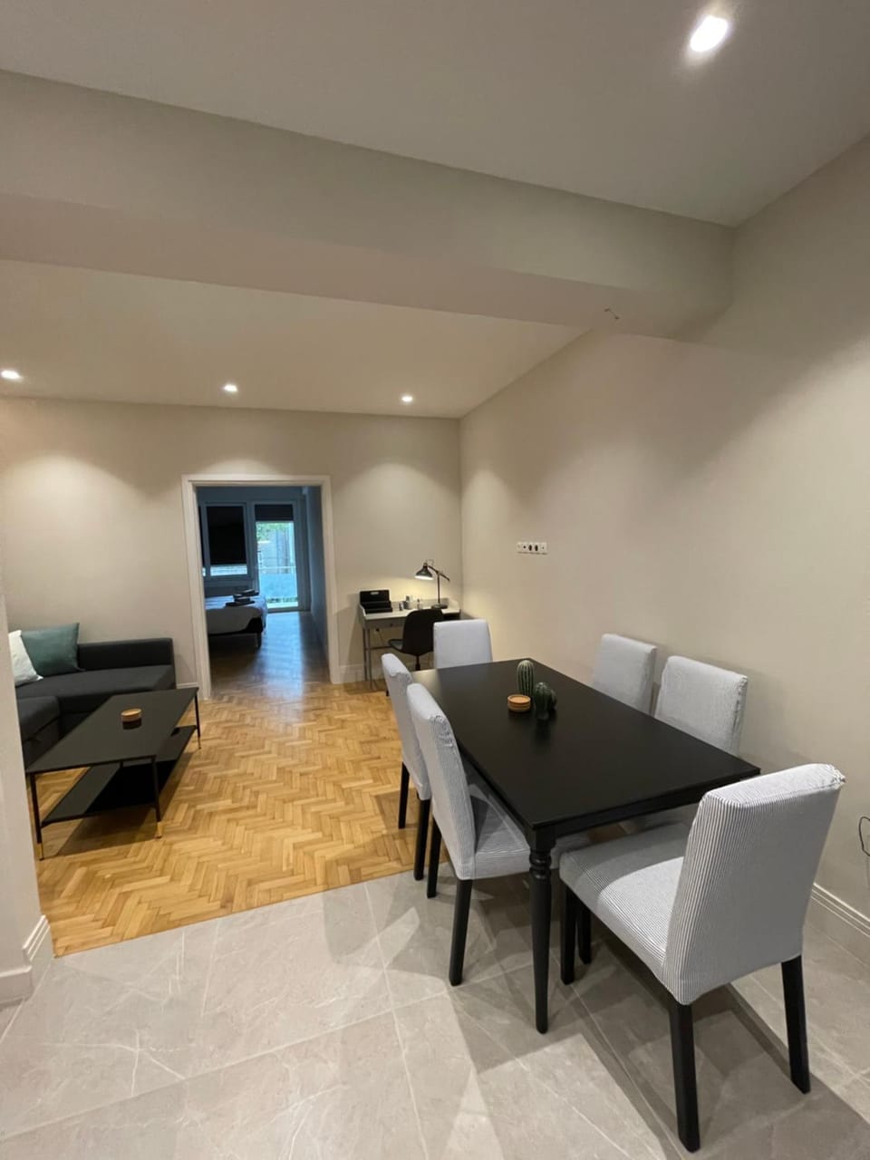 TV and multimedia, Living room, Seating area, Dining area