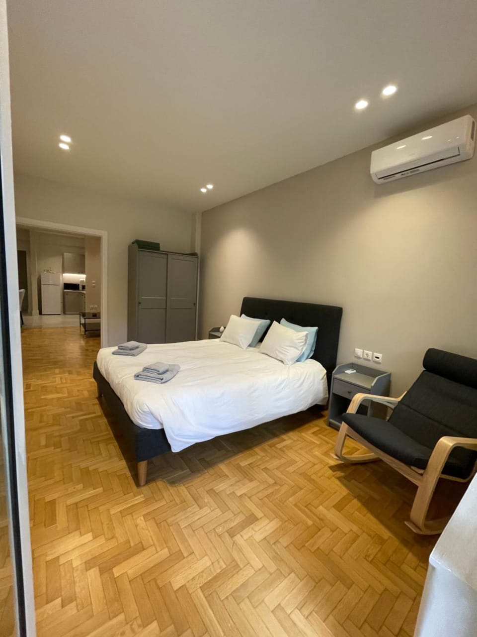 Bed, Photo of the whole room, Bedroom
