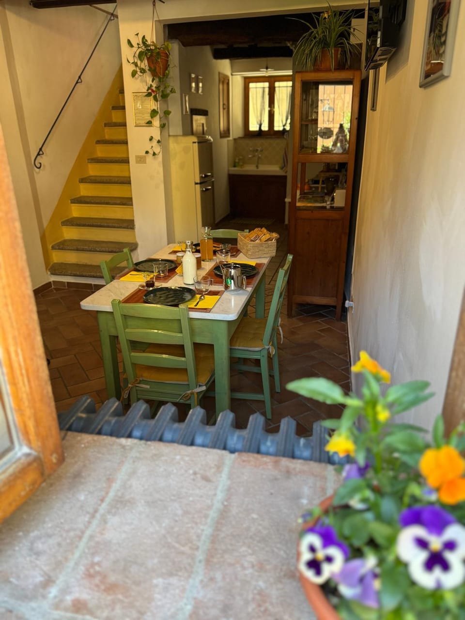 Kitchen or kitchenette, Seating area, Dining area, Breakfast, internet