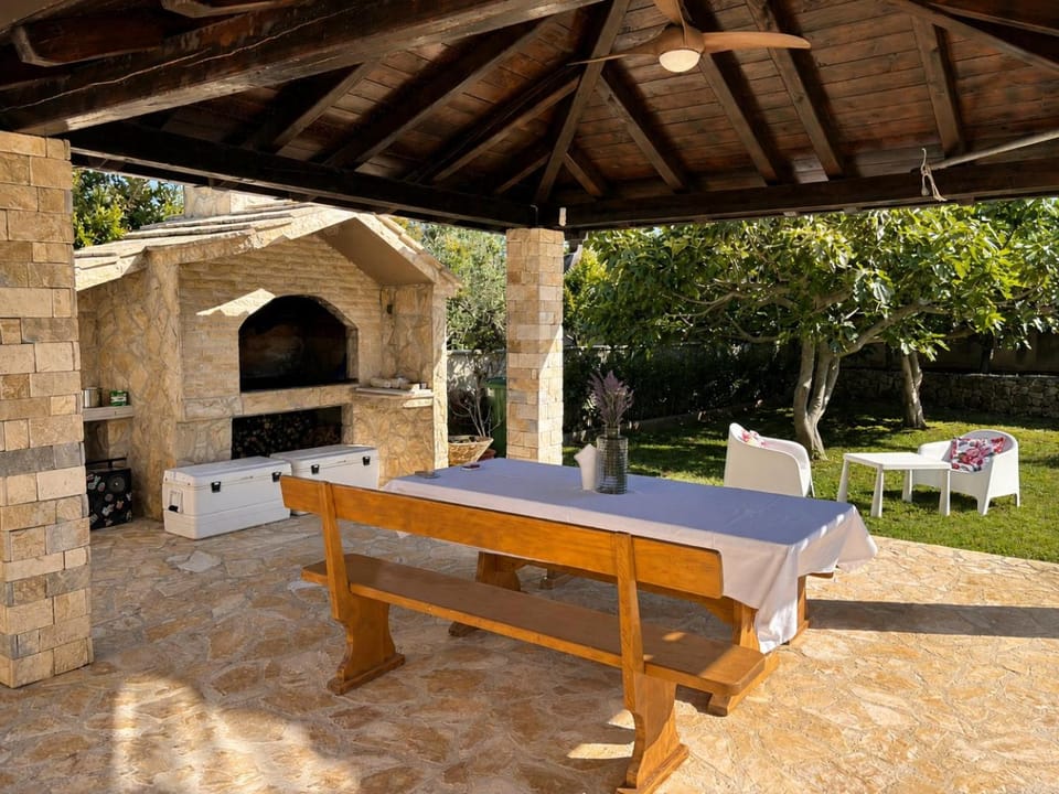 Family friendly apartments Kim - by TA Leut Agency Apartment in Zadar County