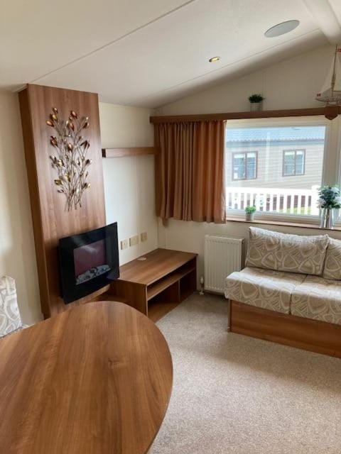 Communal lounge/ TV room, TV and multimedia, Evening entertainment