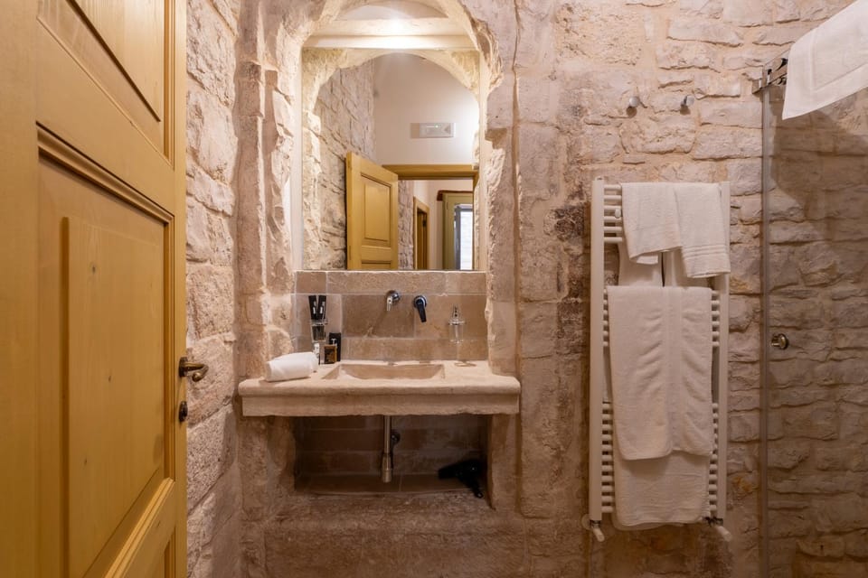 Bathroom, towels