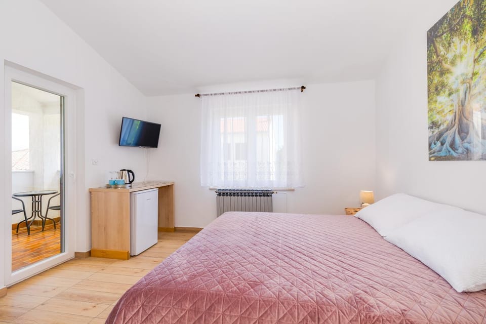 TV and multimedia, Balcony/Terrace, towels, air conditioner