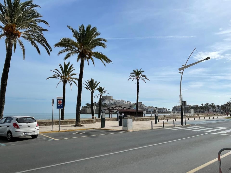 Neighbourhood, Beach, Location