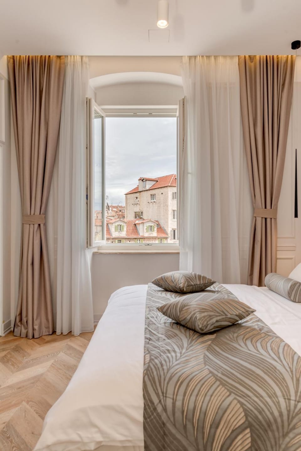 Luxury Rooms L'Avenue 2 Split Bed and Breakfast in Split