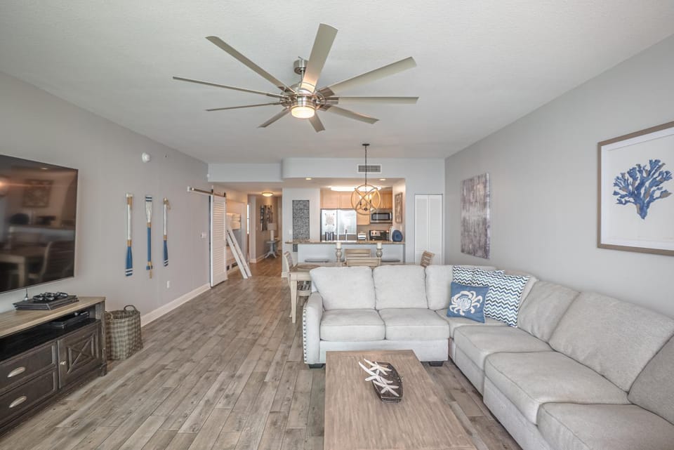 Kitchen or kitchenette, Living room, Seating area